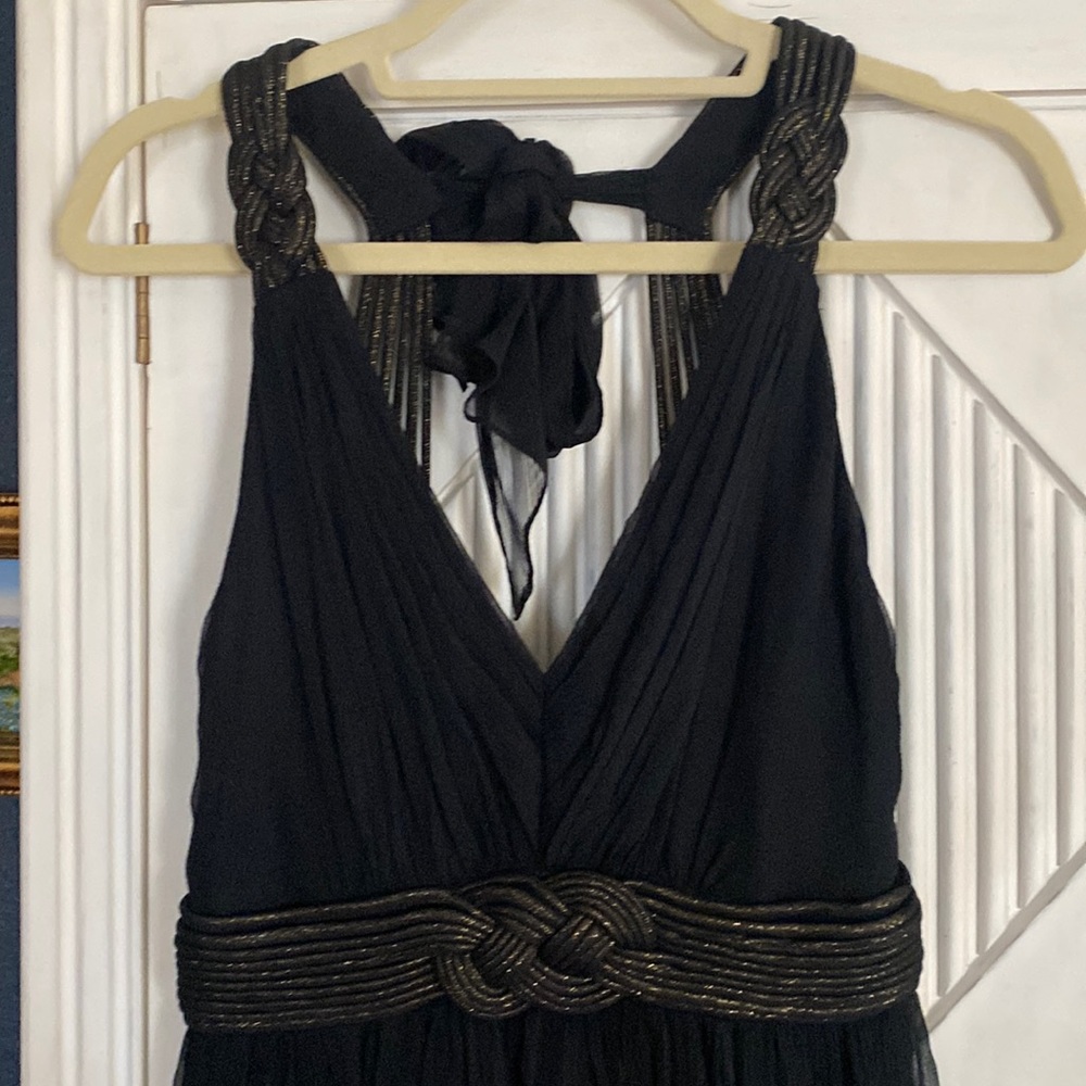BCBG size 6 cocktail dress. Excellent condition. Beautiful back with bow!
